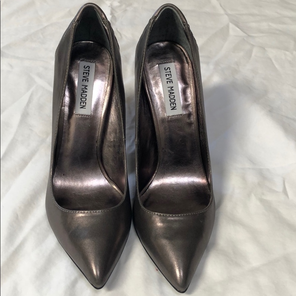 Silver gunmetal pumps